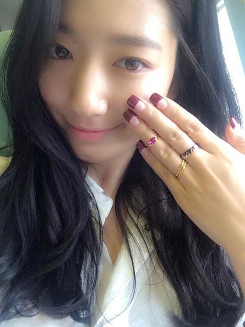 Kim Tae Hee, Park Shin Hye đẹp giản dị tại sân bay ảnh 12